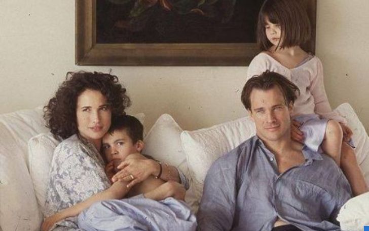 Paul and Andie together with their two kids when they were young. 